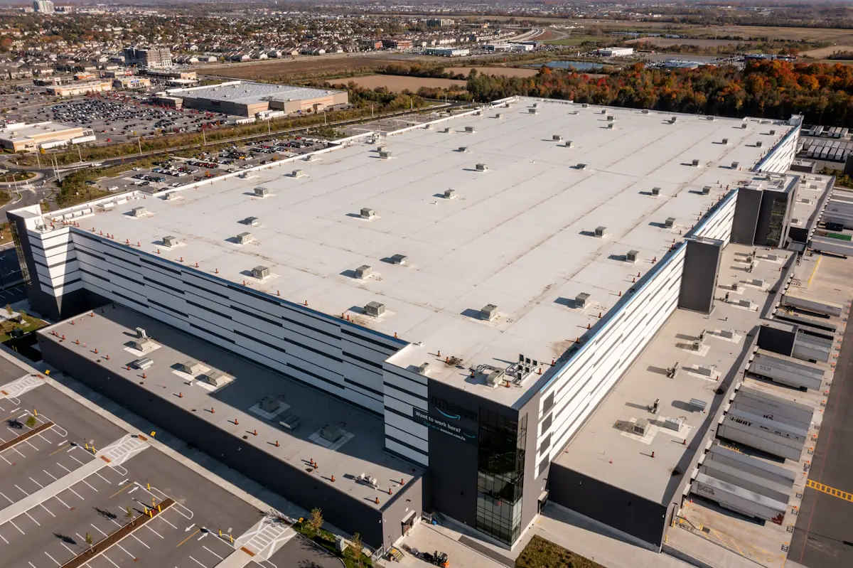 Commercial roofing — flat-roof office and industrial building